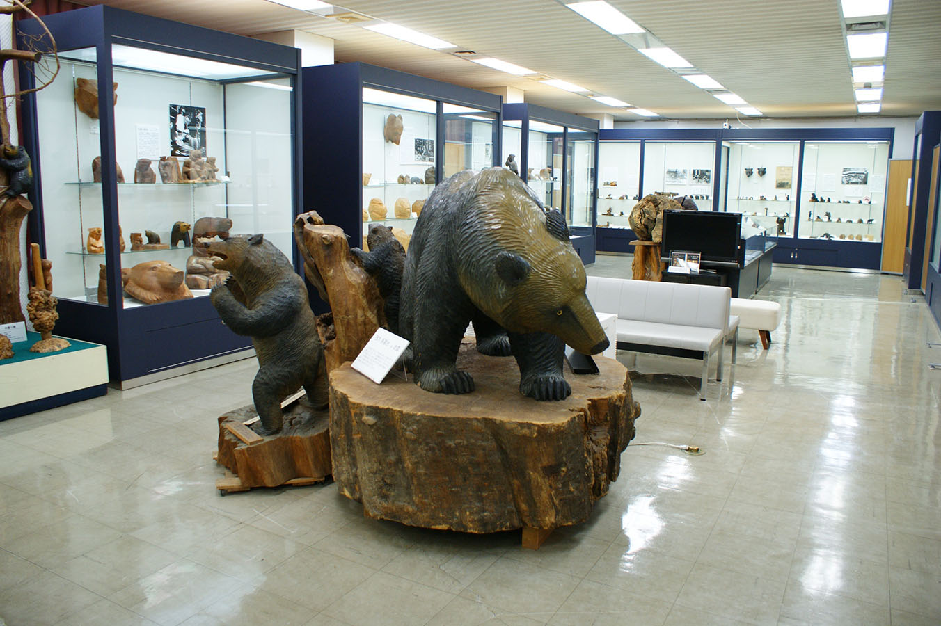 八雲町木彫り熊資料館