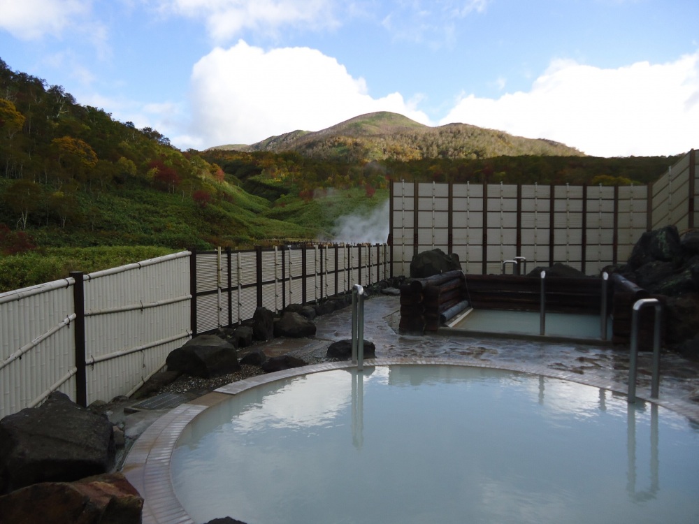 令人想一一造訪，北海道種類豐富的溫泉8選