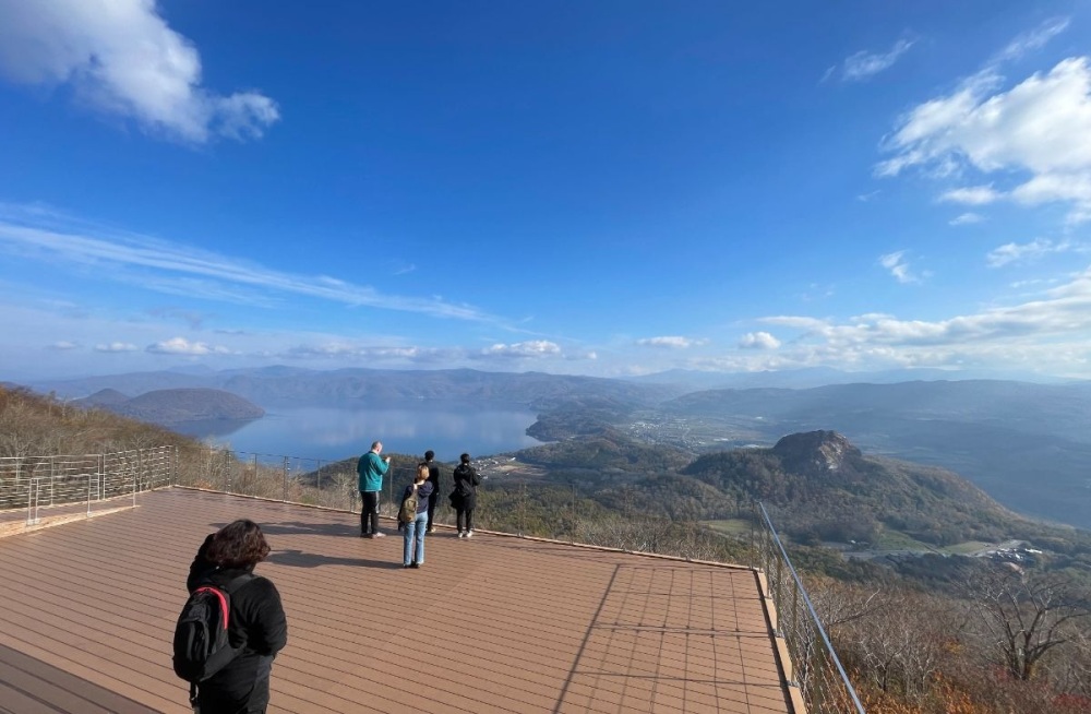 Learn about the heartbeat of the Earth through your five senses! A 3-night, 4-day tour of the Lake Toya and Mt. Usu Geopark