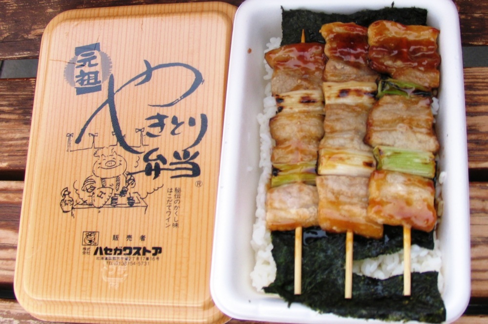 Convenient Yet Authentic! Hasegawa Store's Yakitori Bento

