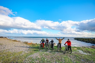 Cycling tour along the coast of Rausu in Shiretoko Peninsula