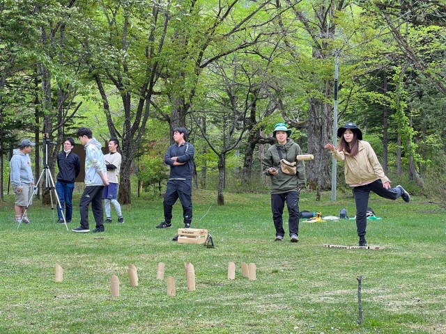 札内川園地にはテニスコートやキャンプ場などがあり、季節を通じて多くの観光客で賑わいを見せます。また、フィンランド発祥の新スポーツ「モルック」も体験できます